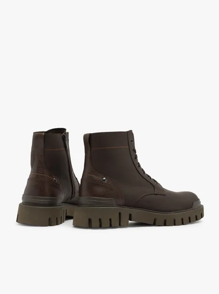Braune Herrenstiefel