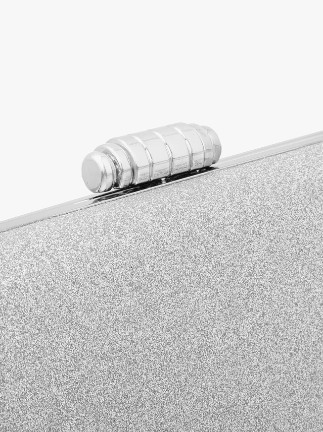 Silberne Clutch-Tasche