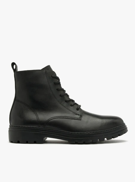 Black men’s boots with lightweight sole