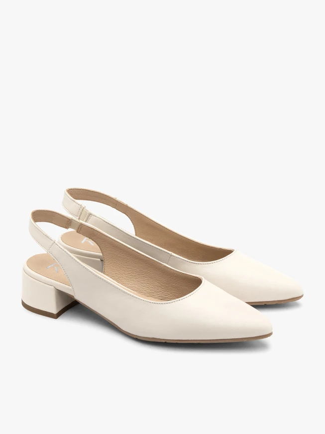 Cremefarbene Slingback-Pumps ohne Absatz