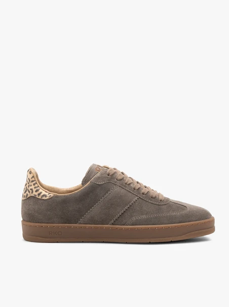 Graue Sporthalbschuhe