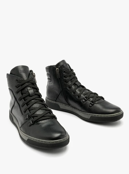 Schwarzer Herrensneaker