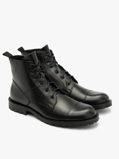 Isolierte Herrenstiefel aus schwarzer Wolle