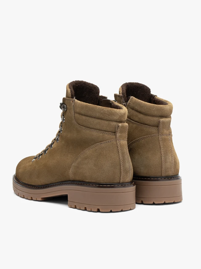 Stiefel aus olivfarbenem Veloursleder