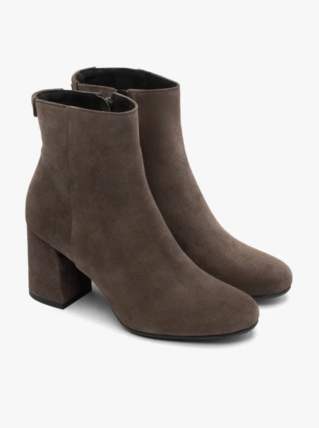 Stöckelschuhe aus braunem Velours