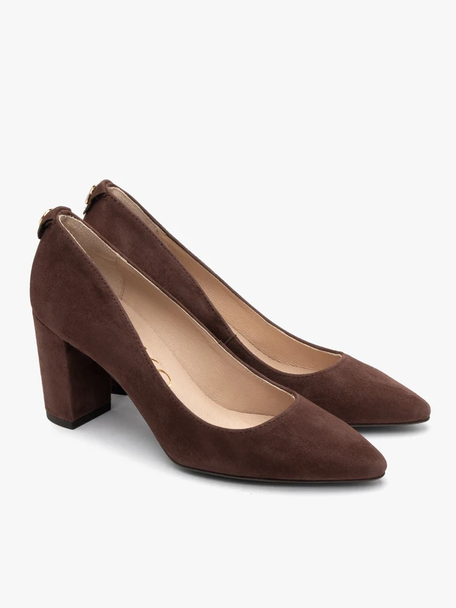 Braune Velourspumps mit Stilettoabsatz