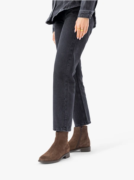 Dunkelbraune klassische Velourslederstiefel