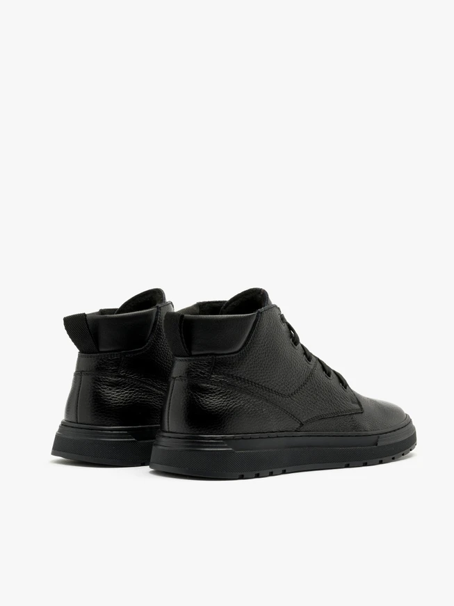 Schwarzer Herrensneaker