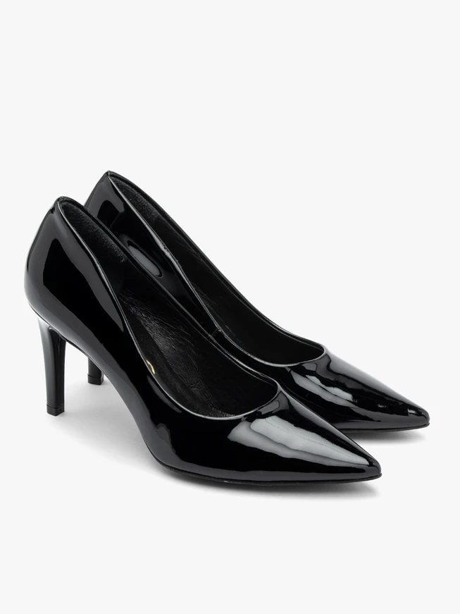 Schwarz lackierte Stiletto-Pumps