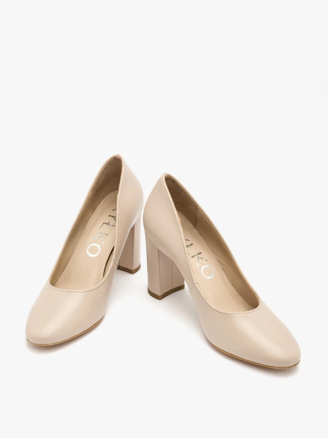 Stiletto pumps in beige color