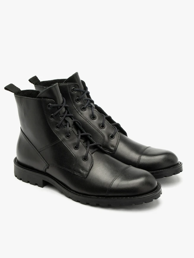 Isolierte Herrenstiefel aus schwarzer Wolle
