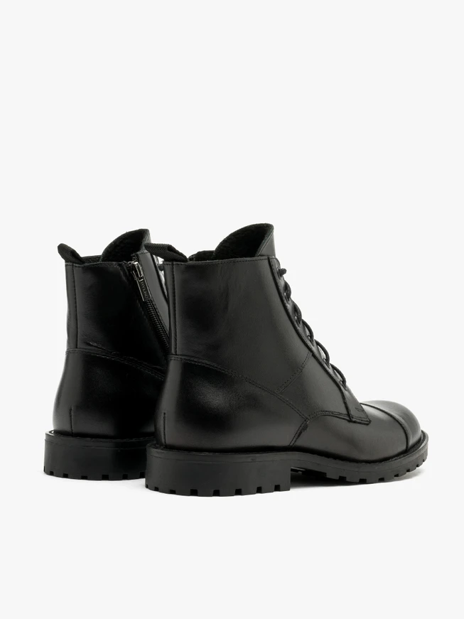 Isolierte Herrenstiefel aus schwarzer Wolle