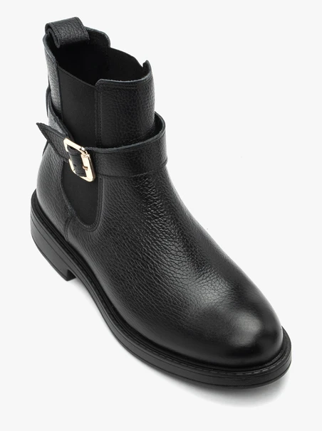 Schwarze Leder-Slingbacks mit Schnalle