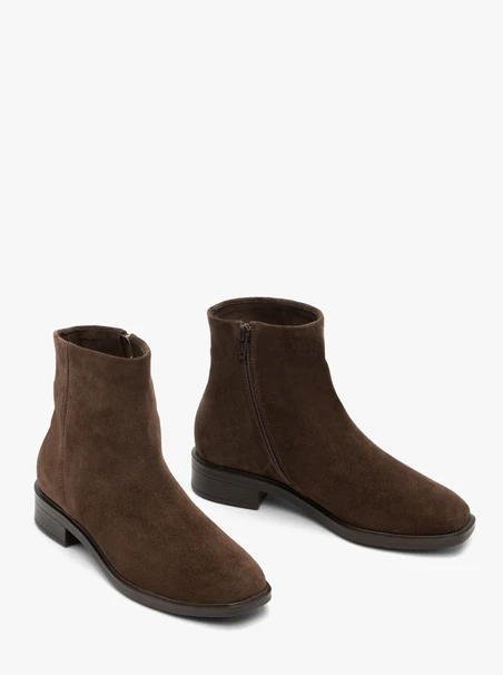 Dunkelbraune klassische Velourslederstiefel