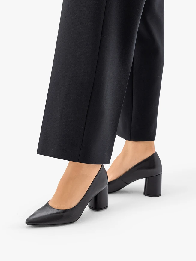 Schwarze Pumps mit runder Fußspitze