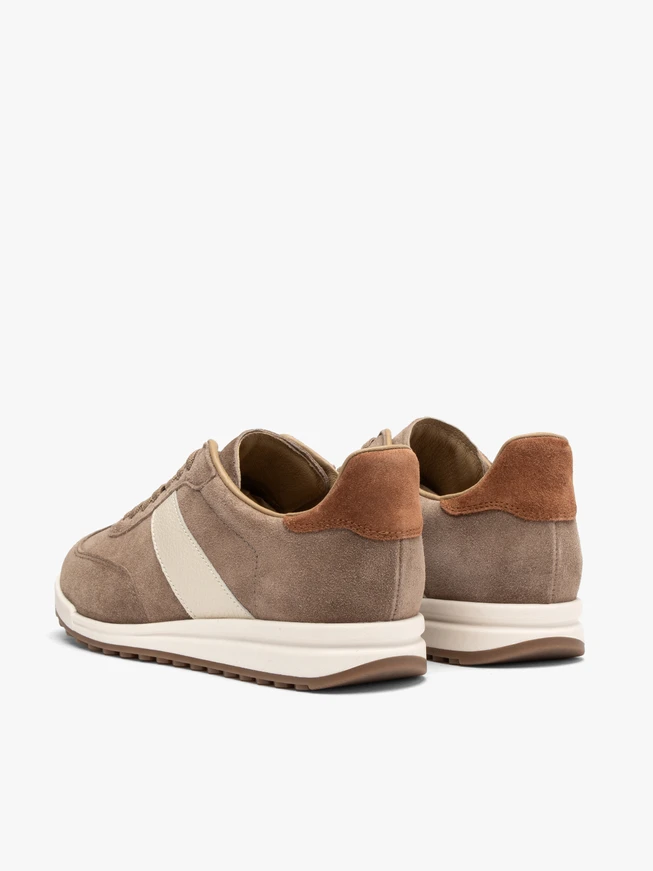 Sand- und cremefarbene Damen-Sporthalbschuhe