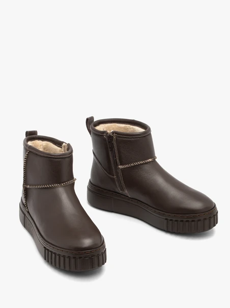 Isolierte Schneestiefel aus braunem Leder