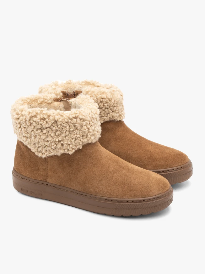 Rust women’s snow boots
