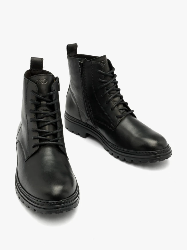 Schwarze Herrenstiefel mit leichter Sohle
