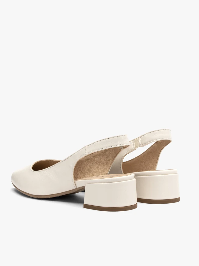 Cremefarbene Slingback-Pumps ohne Absatz