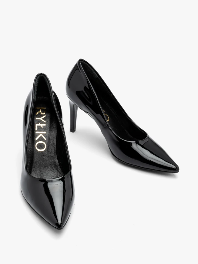Schwarz lackierte Stiletto-Pumps