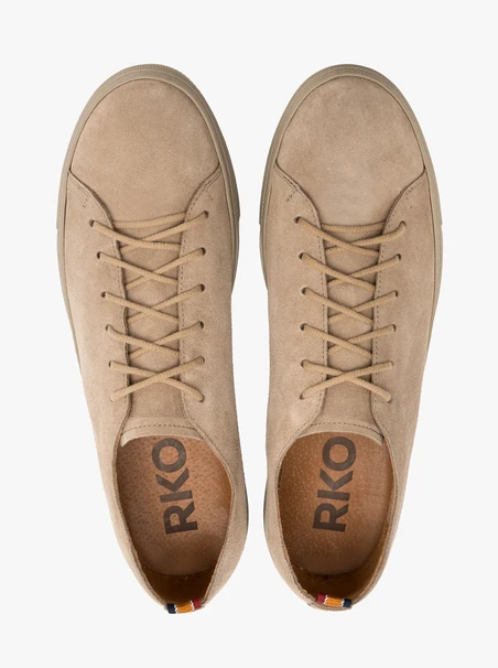 Graue Sportschuhe