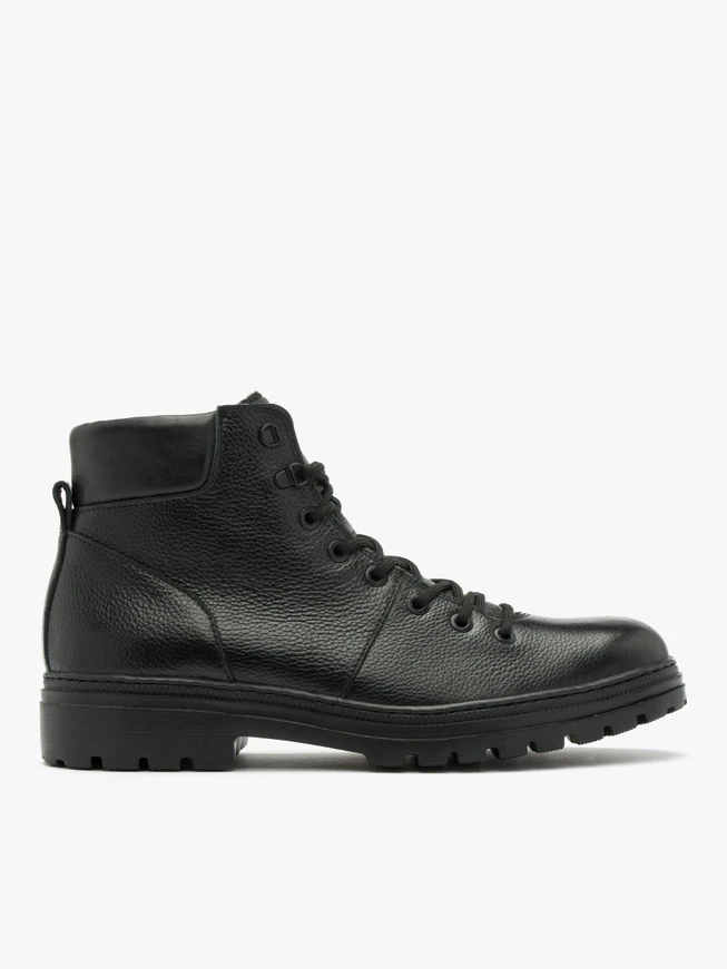 Schwarze Herrenstiefel mit leichter Sohle
