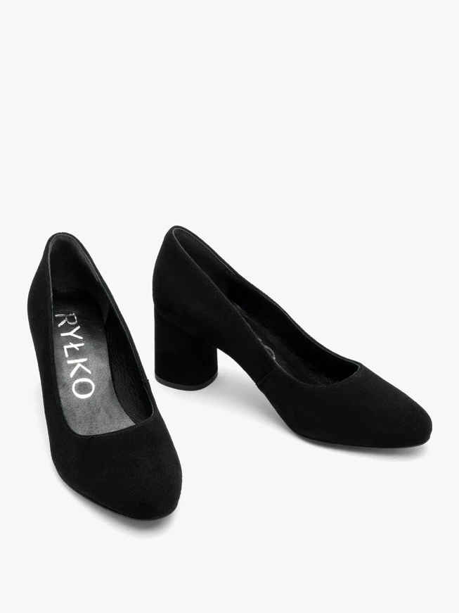 Women's black velour pumps