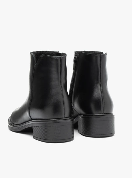 Black leather women’s ankle boots