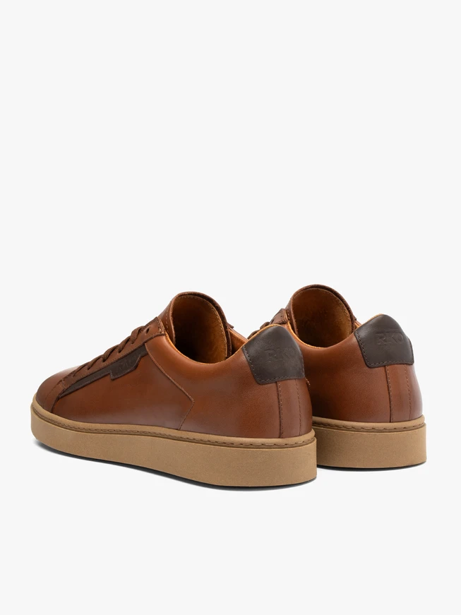 Braune sportliche Schnürhalbschuhe