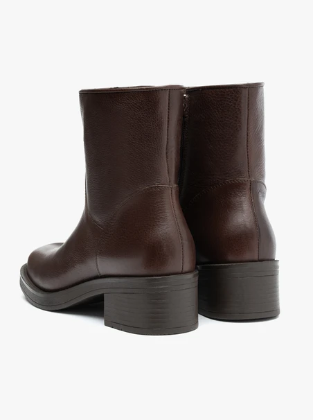 Braun genarbte Lederstiefel