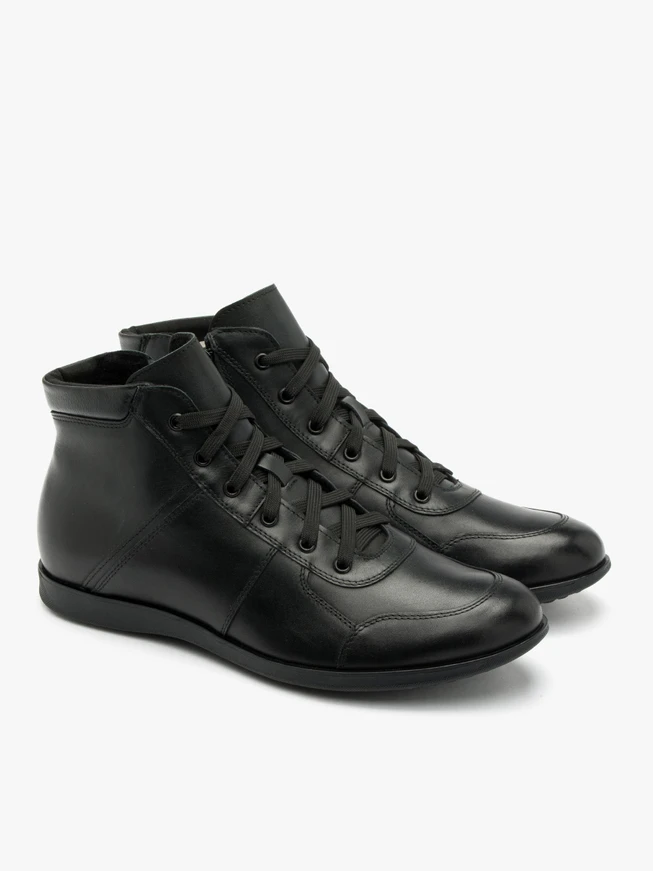 Schwarzer Herrensneaker