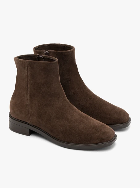 Dunkelbraune klassische Velourslederstiefel