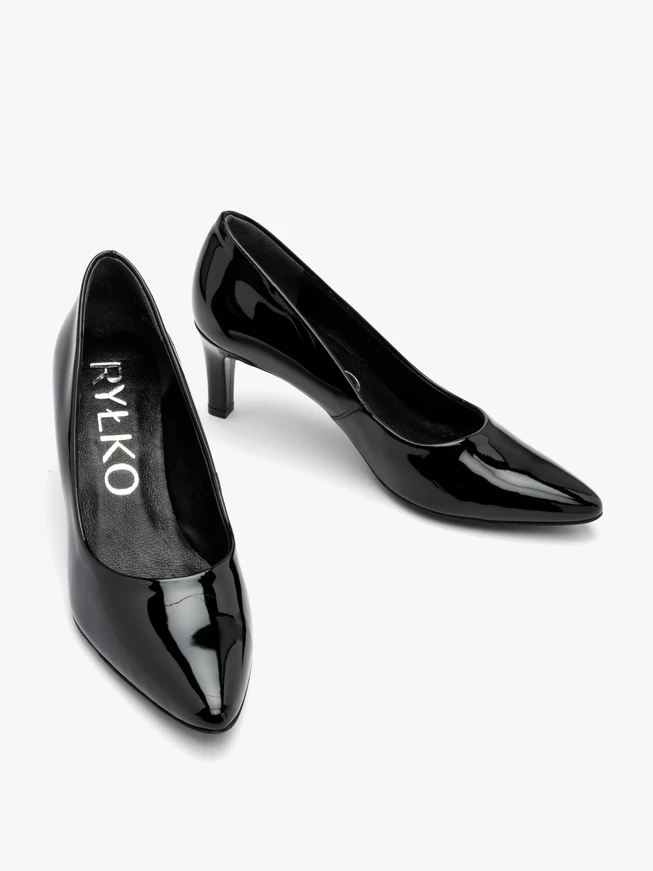 Schwarz lackierte Stiletto-Pumps