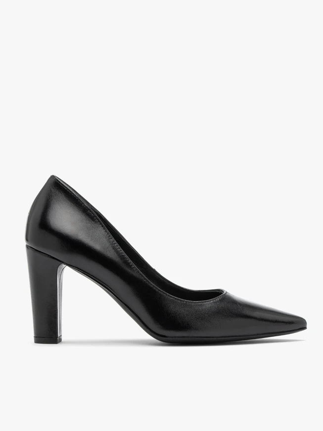 Schwarze Pumps mit klobigem Stilettoabsatz