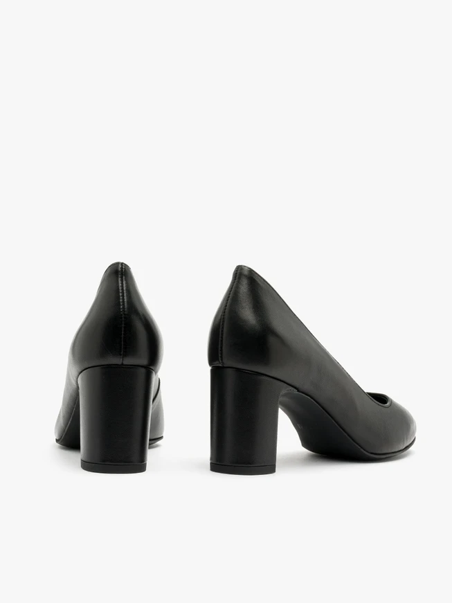 Schwarze Stiletto-Pumps