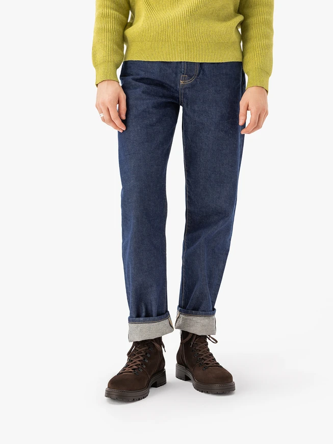 Dunkelbraune Stiefel aus Velours und genarbtem Leder