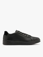 Schwarze halbe Sportschuhe