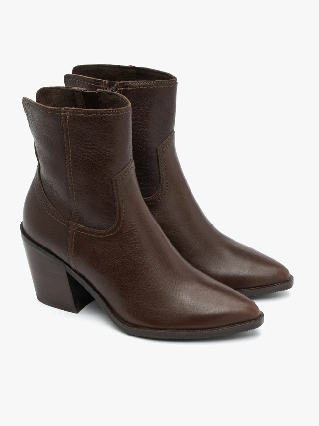 Braune Lederstiefel mit Stilettoabsatz