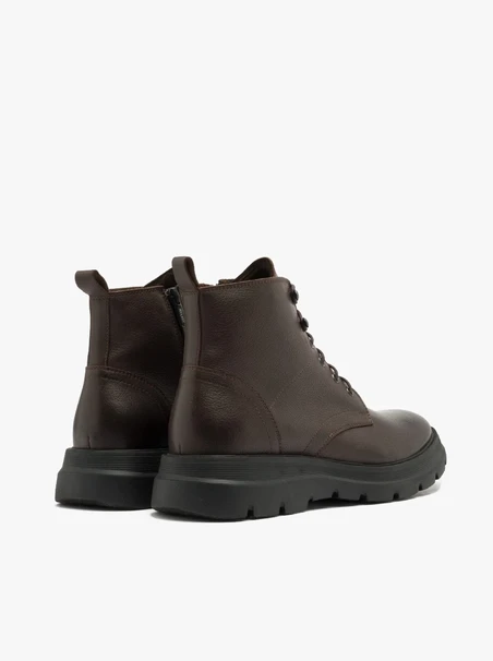 Brauner leichter Bootie für Männer