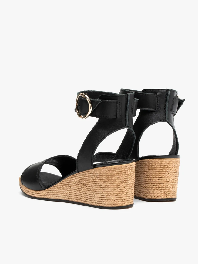Black women’s sandals with rope-wrapped heel