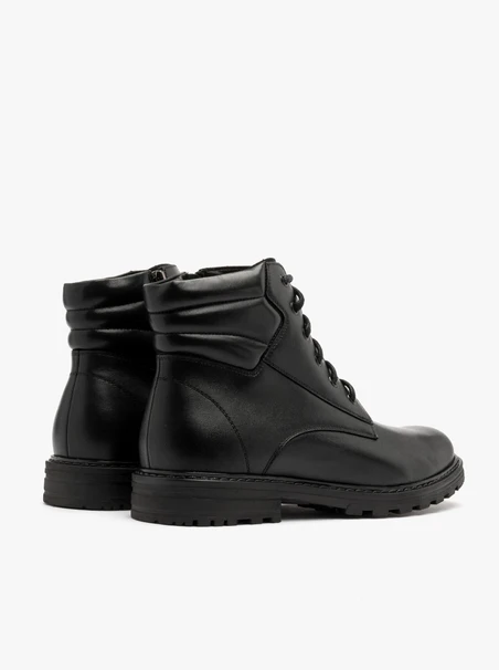 Isolierte Herrenstiefel aus schwarzer Wolle