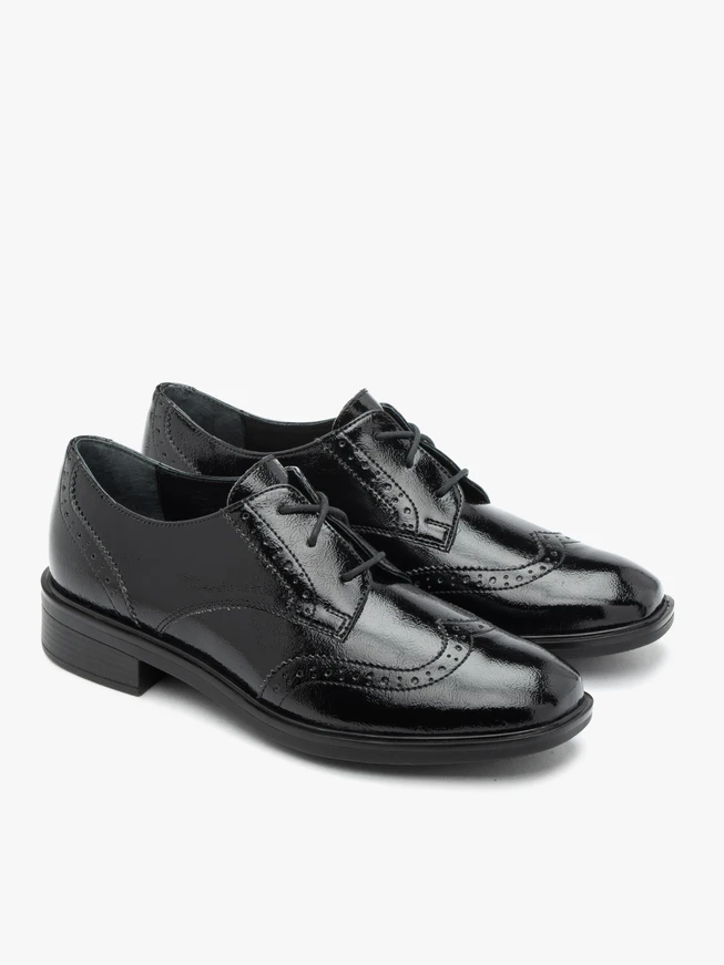 Schwarz lackierte Halbschuhe