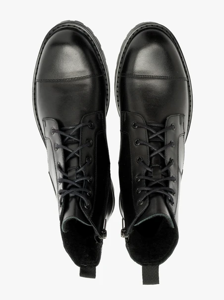 Isolierte Herrenstiefel aus schwarzer Wolle
