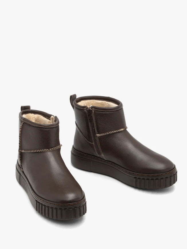 Isolierte Schneestiefel aus braunem Leder
