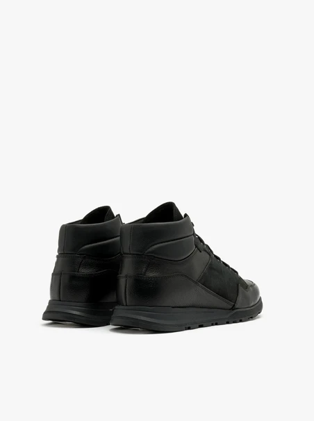 Sporty men’s boots