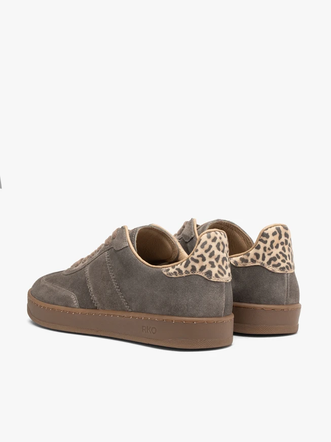 Graue Sporthalbschuhe