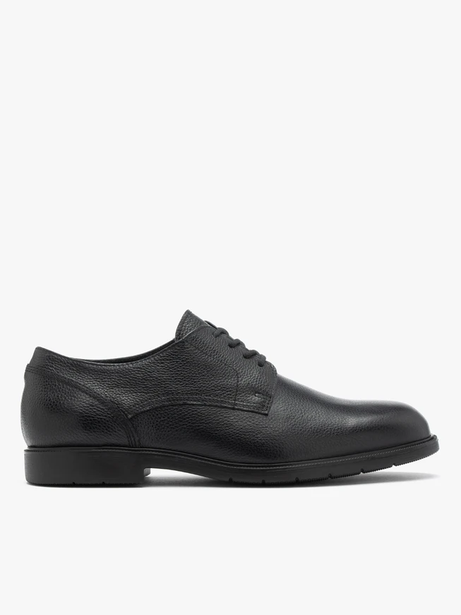 Black lightweight men’s shoe