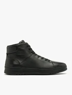 Schwarze Herrenstiefel mit leichter Sohle