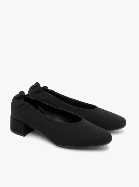 Black women's pumps
